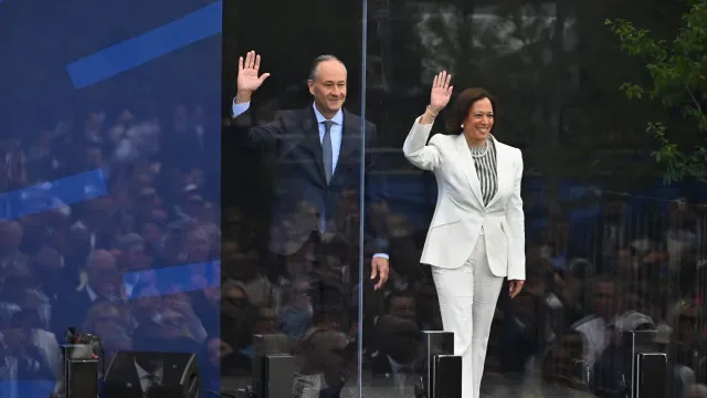 Kamala Harris entra pela 1.ª vez na campanha para eleições intercalares