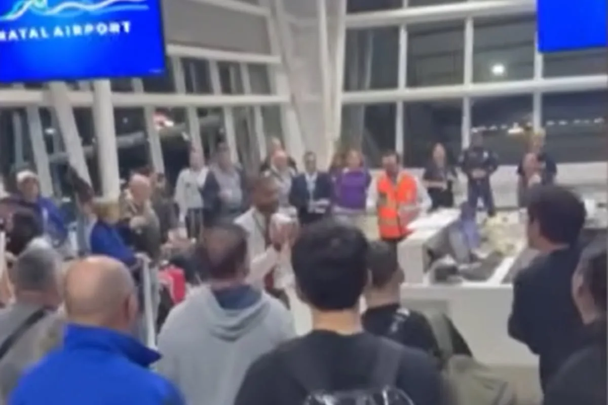 Un avión que viajaba de Buenos Aires a Madrid tuvo que aterrizar de emergencia en Brasil: hay 300 pasajeros varados