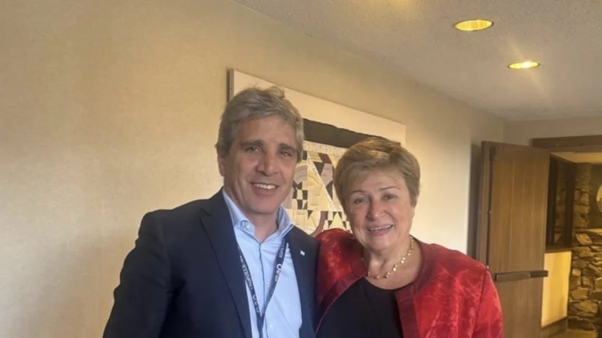 Luis Caputo se reunió con Kristalina Georgieva en el G20 y expuso los "avances para fortalecer el crecimiento"