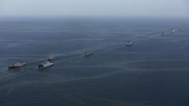 Estados Unidos atacam navio comercial no Golfo de Omã