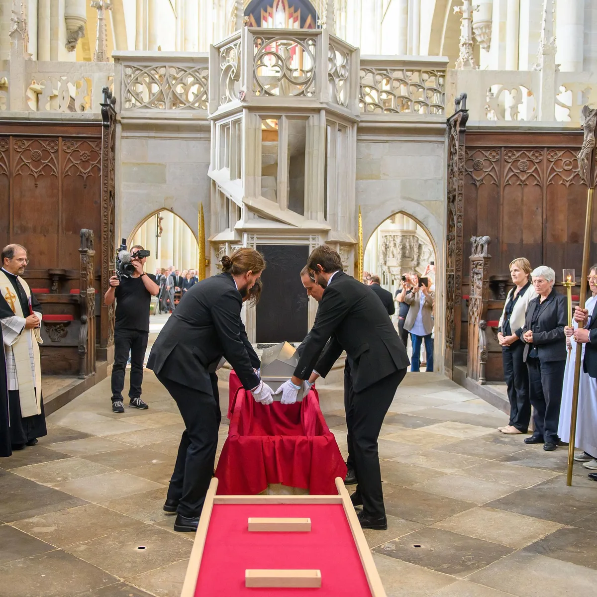 Nach Sanierung der Grablege - Kaiser Otto der Große wieder im Magdeburger Dom beigesetzt