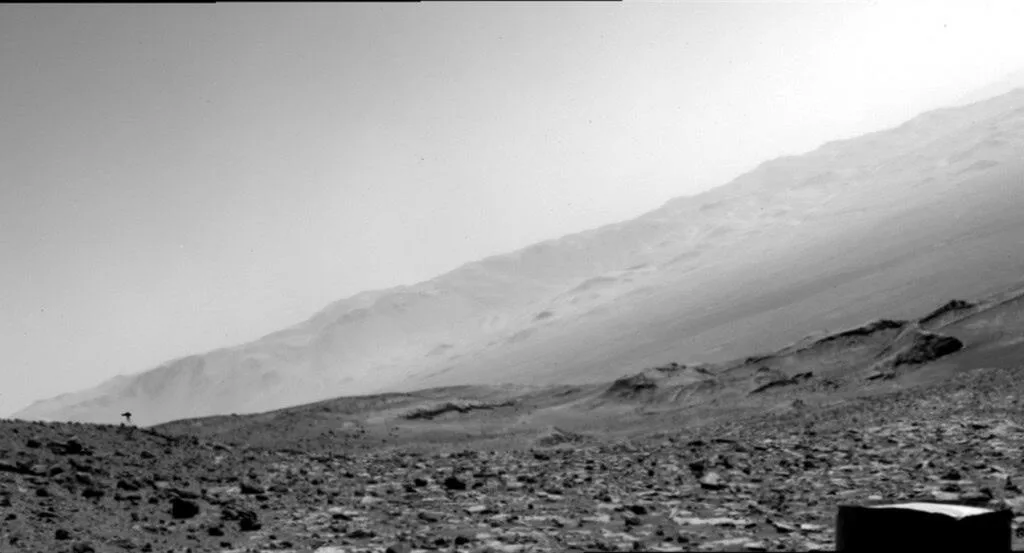 OVNI? Captura feita por rover da NASA em Marte cria teoria da conspiração na internet