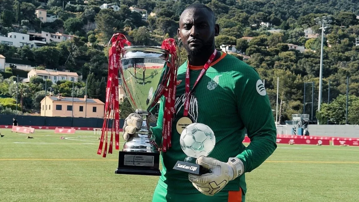 ‘Não posso ser rei’: goleiro de time amador prioriza o futebol ao recusar trono histórico