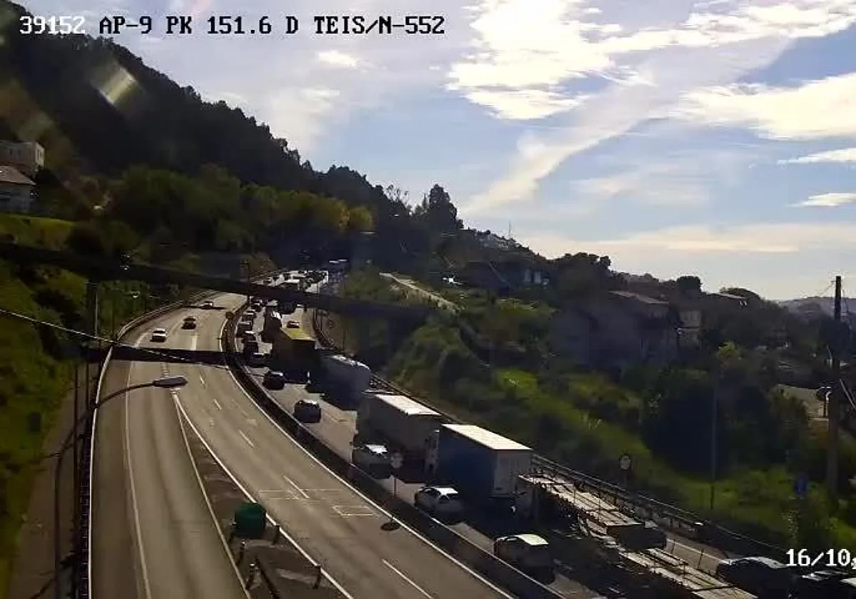 Un accidente por alcance entre tres coches deja colas kilométricas en la AP-9 a su paso por Vigo