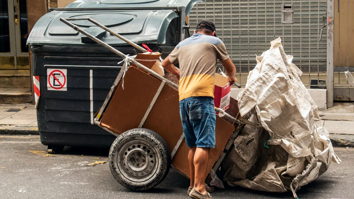 Canasta básica: una familia tipo necesitó $ 1.605.497 en agosto para no ser pobre