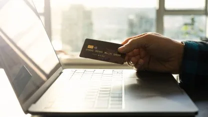 Datenklau mit KI: Angreifer infiltrieren Webshops und stehlen Kreditkartendaten