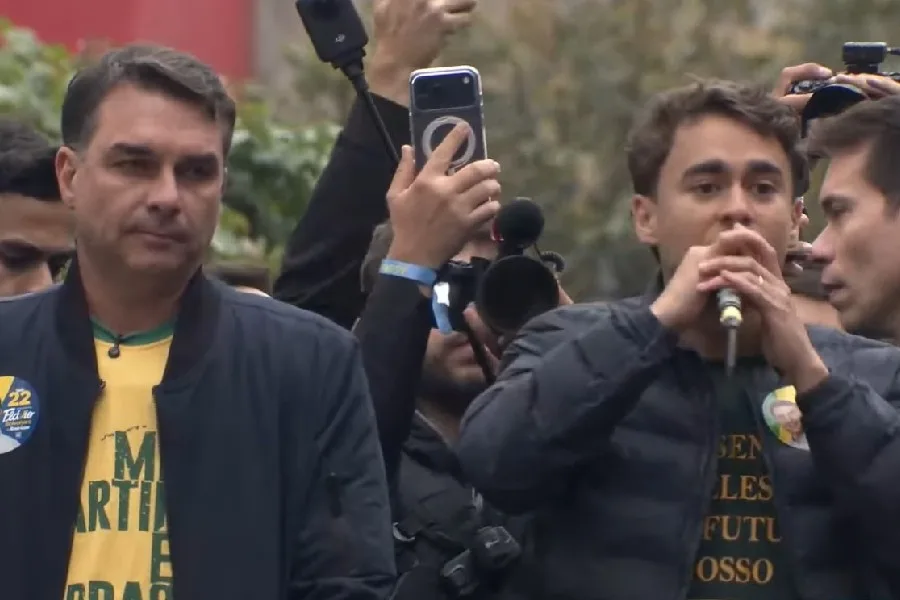 Em Minas, Flávio assume dependência de Nikolas no sprint final da campanha