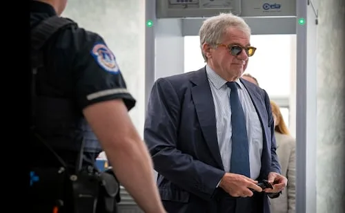Multimillonario Leon Black evita declarar ante Congreso de EU por caso Epstein; presenta demanda impugnando las citaciones