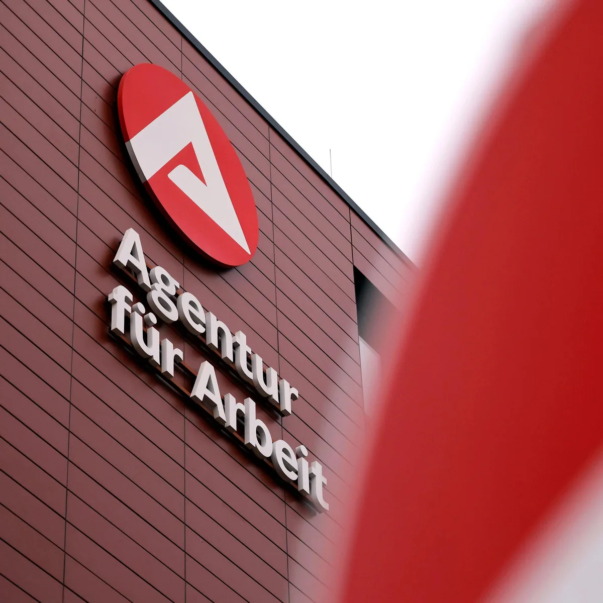 Wirtschaft - Arbeitslosenzahl steigt im August leicht, Unterbeschäftigung gesunken