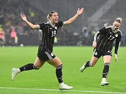 Abschied mit Ballon d'Or?: DFB-Star Klara Bühl untermauert, warum der beste Klub der Welt an ihr baggert