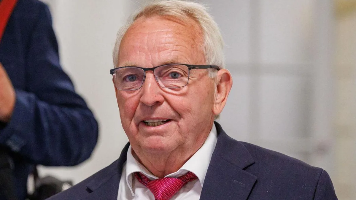 Schwerins Umweltminister: Backhaus blickt kritisch auf früheres Ja zur Wal-Initiative