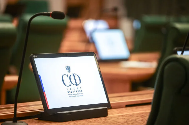 Комитет Совфеда поддержал законопроект о приостановке индексации зарплат госслужащих