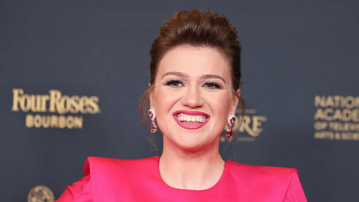 Kelly Clarkson et cette boutique de gadgets s’écharpent à distance et ça passionne les États-Unis
