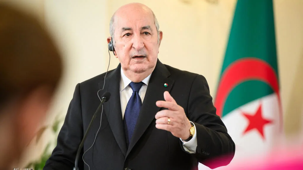 L'Algérie rompt ses relations diplomatiques avec les Émirats arabes unis et va leur fermer son espace aérien