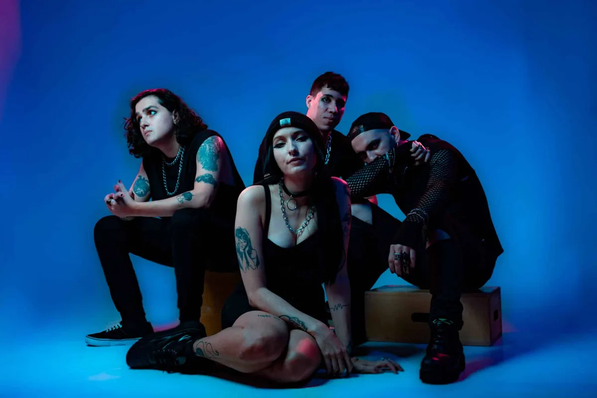 Dennehy rompe fronteiras sonoras e estreia nova era com o disco “DÜO”