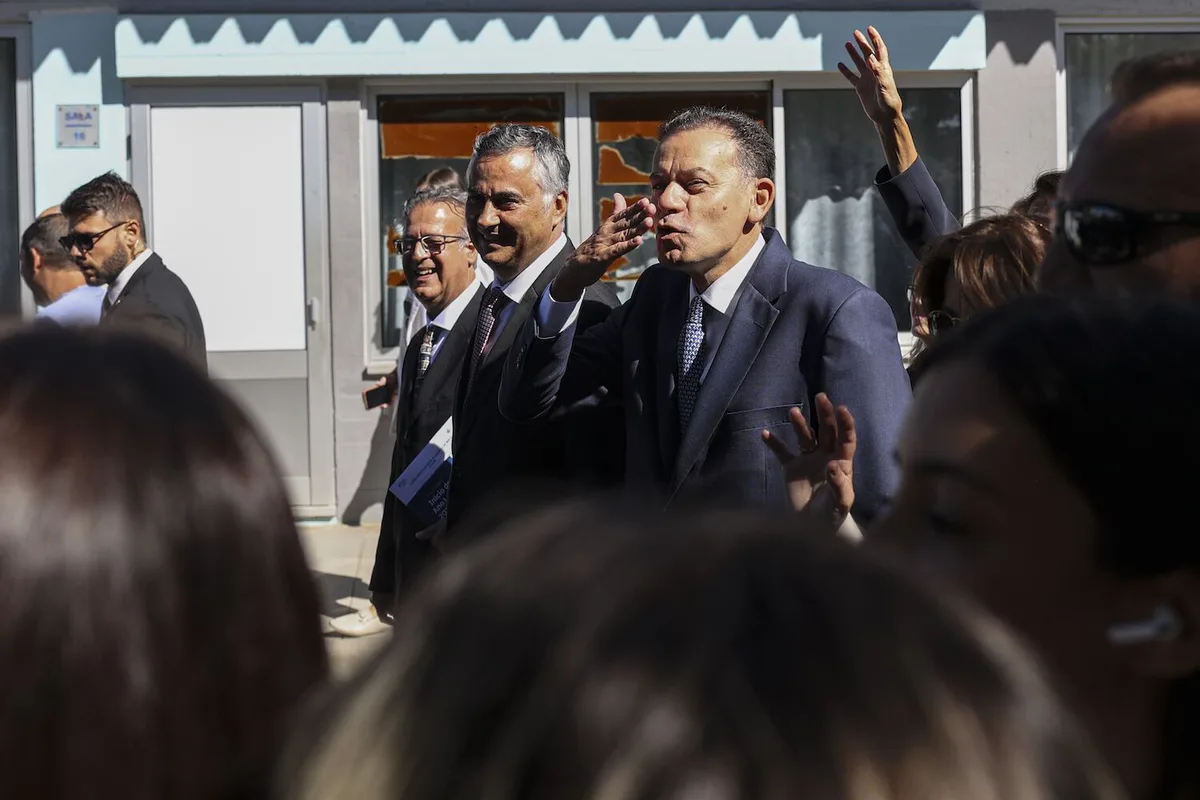 Montenegro recebido com protesto: “São sempre os mesmos” – e afasta-se das “lamúrias”