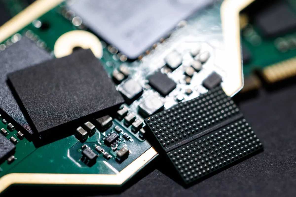 SK Hynix weighs Japan memory fab partnership to supply AI boom