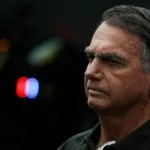 Bolsonaro pede suspensão da execução da pena e desiste 3 horas depois