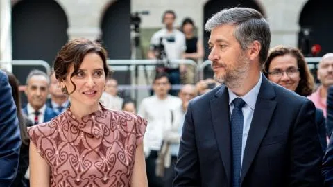 Ayuso busca indultar a su mano derecha de la búsqueda de culpables del PP en la crisis del ático