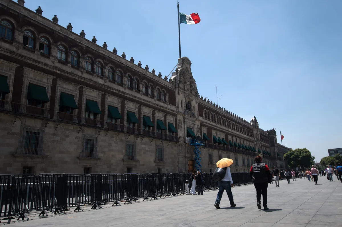 Crecen las llamas en Palacio Nacional
