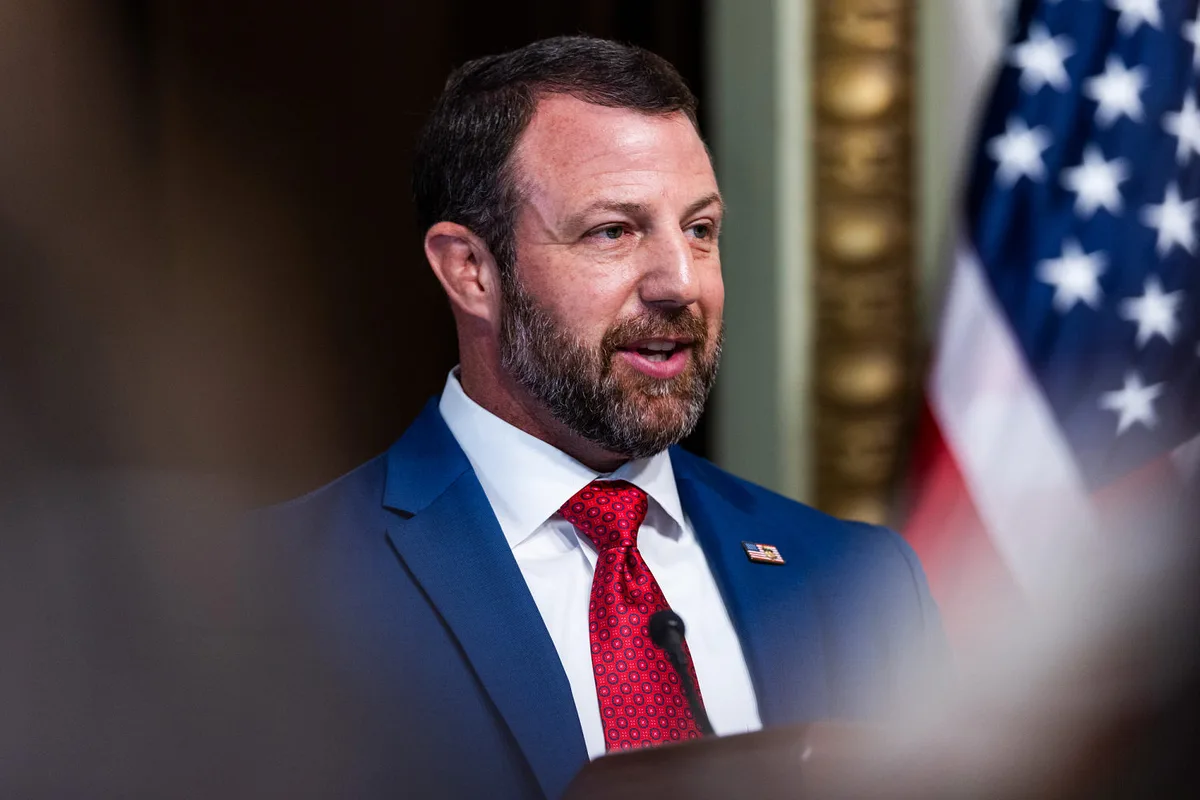 Coast Guard plane carrying DHS secretary makes emergency landing after engine failure