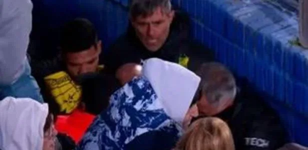 Técnicos discutem e trocam socos após jogo no Campeonato Argentino; veja