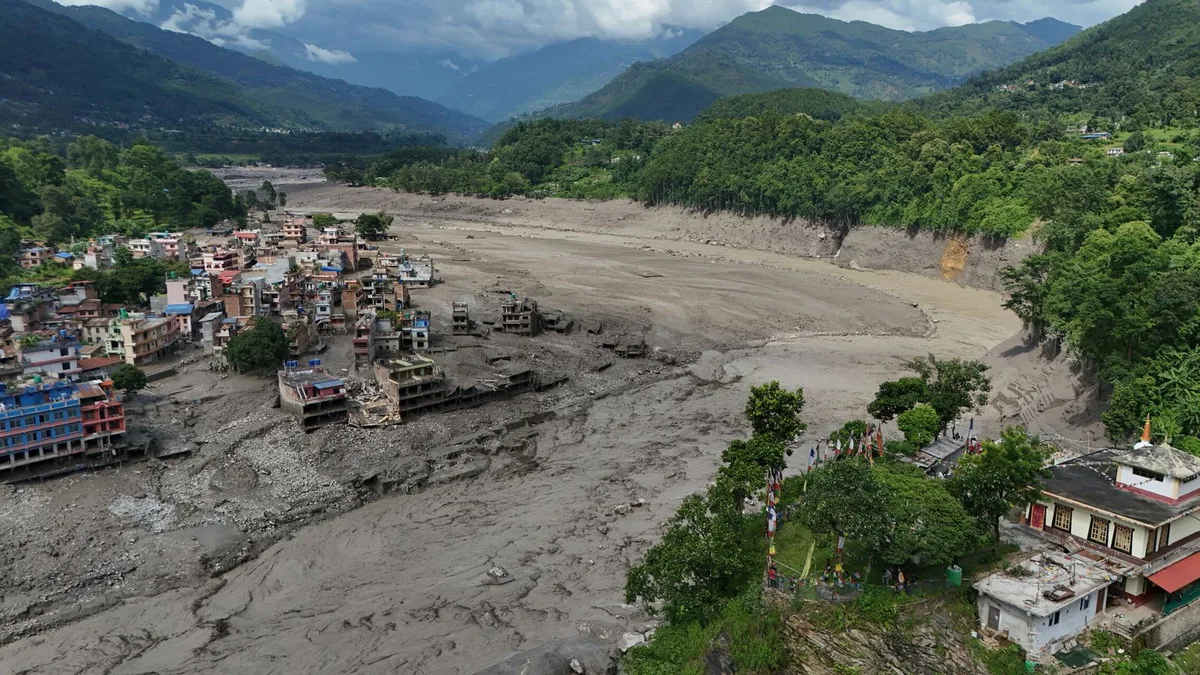 Una riada en Nepal deja al menos 16 muertos y se pierde el contacto con casi 400 peregrinos