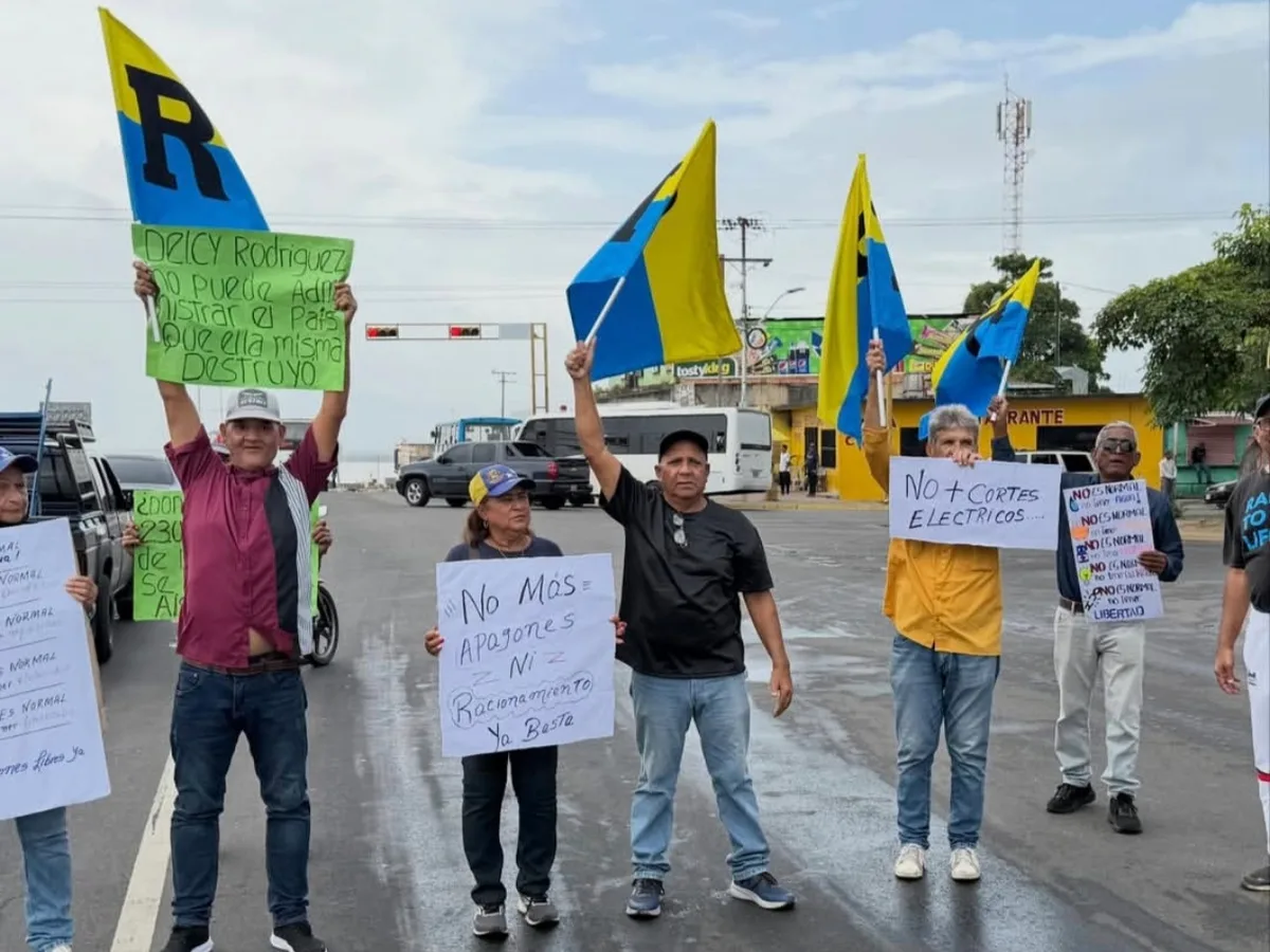 Protesta frente a Corpoelec exige respuestas ante prolongados cortes eléctricos en el país