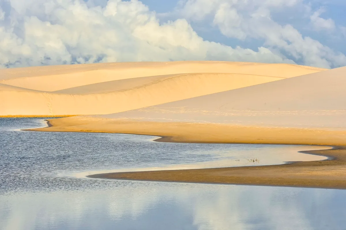 Nasa posta Lençóis Maranhenses vistos por satélite: "Deserto de água"