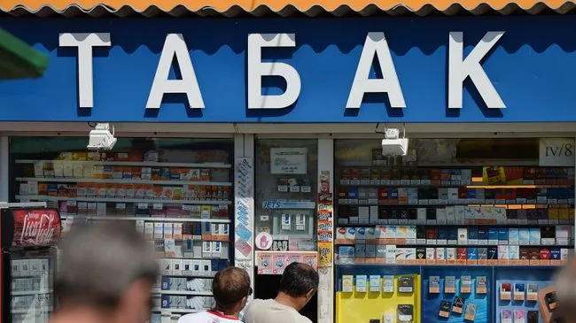 В России с сентября запретят продавать вейпы и сигареты на остановках