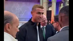 VÍDEO: o encontro emotivo (ou nem tanto) entre CR7 e Gianni Infantino