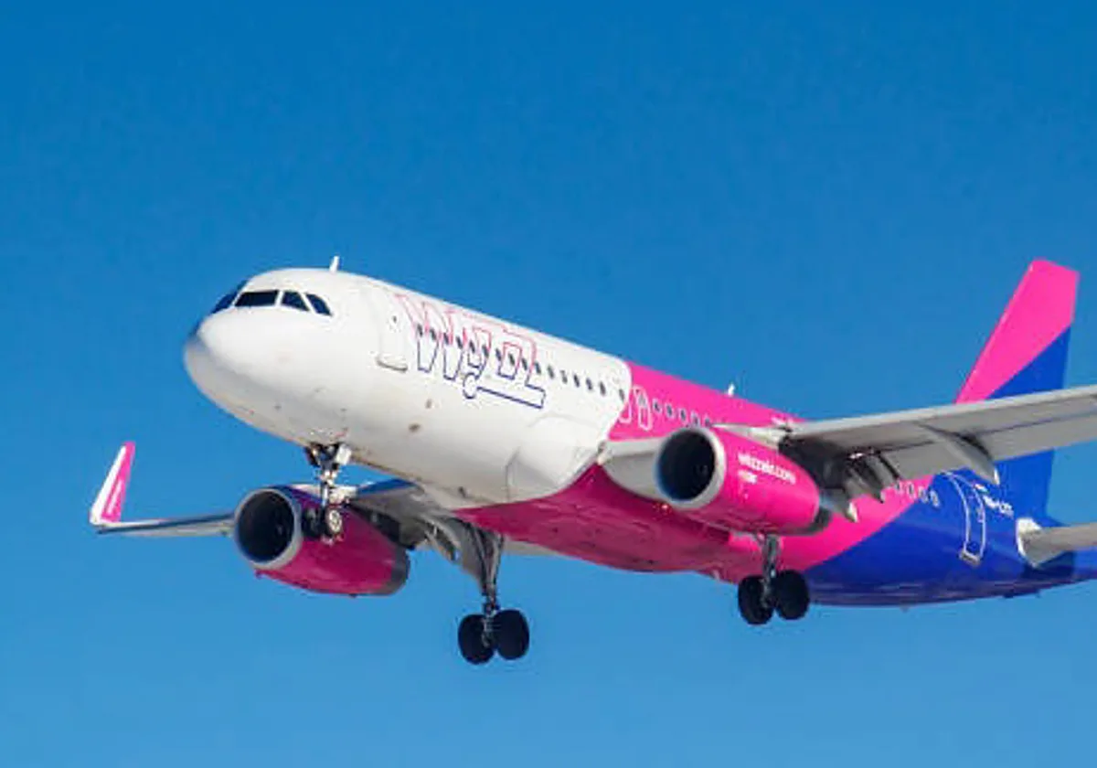 Wizz Air inicia su operativa nacional y establece una primera ruta que conecta Santiago de Compostela con Tenerife Norte