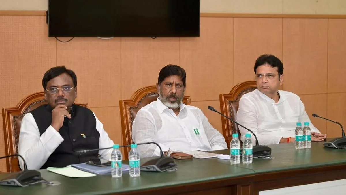 Deputy CM asks officials to resolve pending problems of Singareni workers