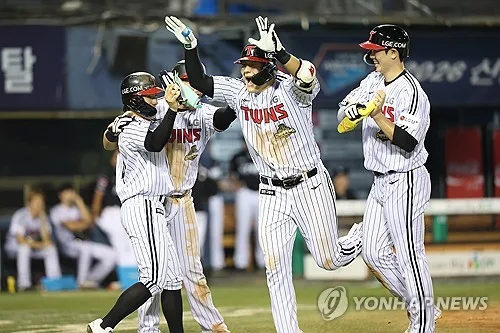 LG 문정빈, 20홈런 보인다…염경엽 감독 "타석 수로 보면 충분"