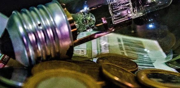 Contas de luz disparam 8% e guiam maior inflação para setembro desde 2021