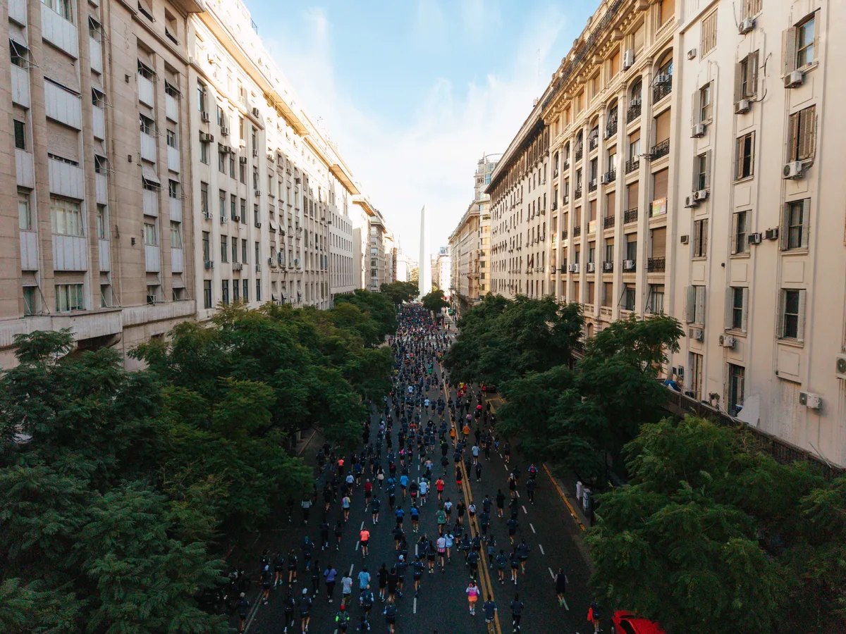 Cortes y desvíos por la Maratón de Buenos Aires: cierran accesos a la autopista Illia y avenidas clave