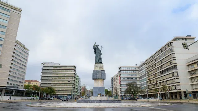Saco com mais de 20 mil € encontrado na rua em Alvalade. Foi apreendido