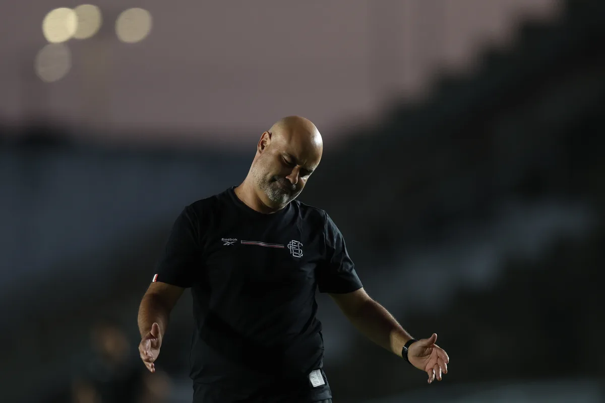 Técnico diz que Santa Cruz precisa tirar lições após perder vaga na final da Série C: "Olhar para dentro"