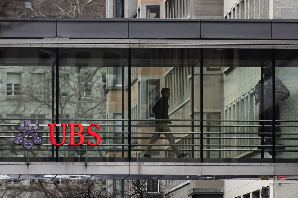 UBS admite transferir sede para fora da Suíça perante regras de capital mais exigentes