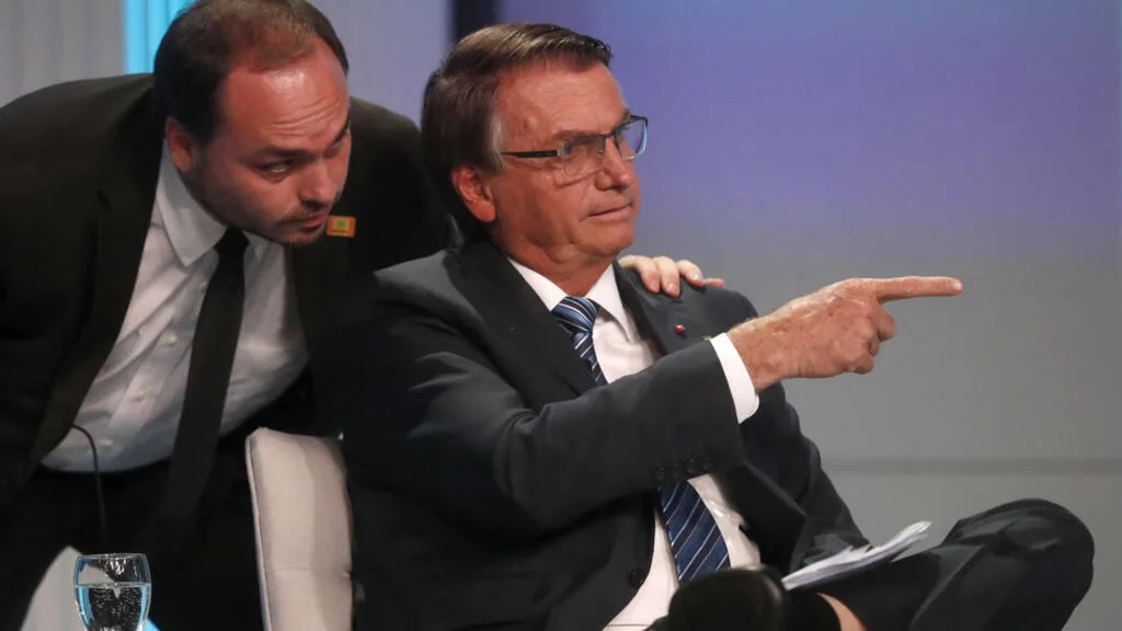 Dans le sud du Brésil, la course au pouvoir des autres fils Bolsonaro