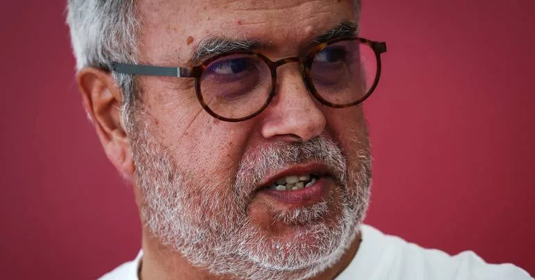 BE diz que MAI é uma "novela permanente de casos"