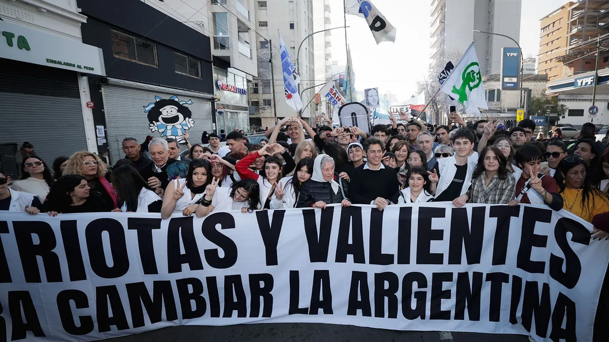 En un clima atravesado por la interna, Kicillof y el kirchnerismo marcharon por la Noche de los Lápices