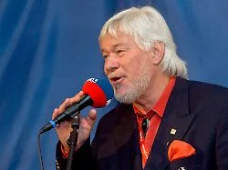 "Schlief ganz friedlich ein": Schlagerstar Peter Petrel ist tot