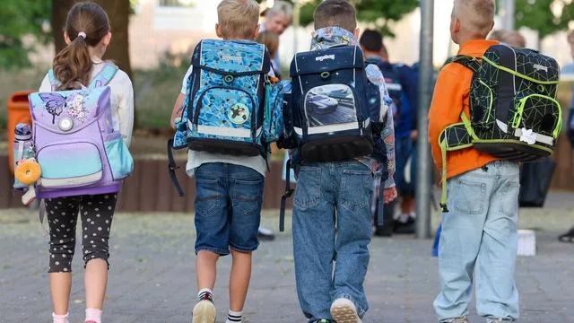 Neues Schuljahr: Polizei rät: Schulweg gemeinsam üben vor dem ersten Schultag