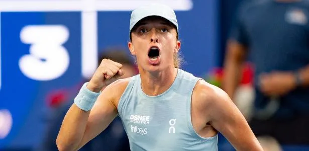 Iga Swiatek vence Elena Rybakina e conquista o WTA 1000 de Toronto