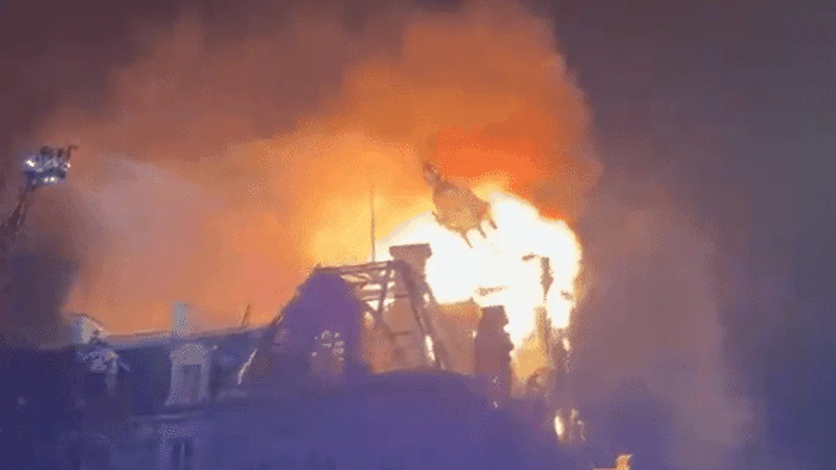 Un incendie ravage l'hôtel de ville de Limoges en marge de la mobilisation du 17 octobre, le campanile et une partie du toit se sont effondrés