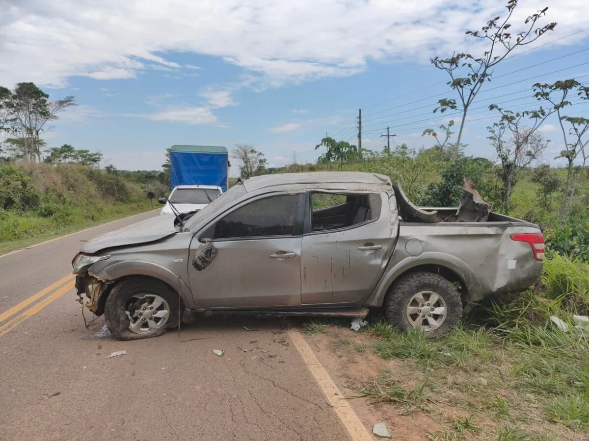 Capotamento na BR-317 deixa um morto e quatro feridos no Acre