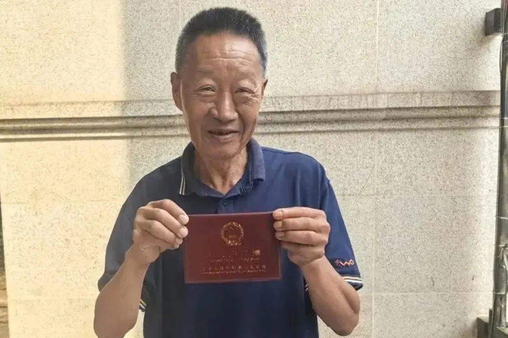 산속에서 고립생활 한 中 남성…25년 만에 가족 품으로