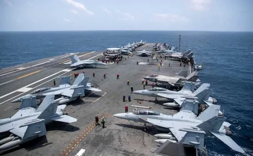 Tripulación del USS Abraham Lincoln descansa en puerto de Tailandia; marineros reposan tras nueve meses de misión