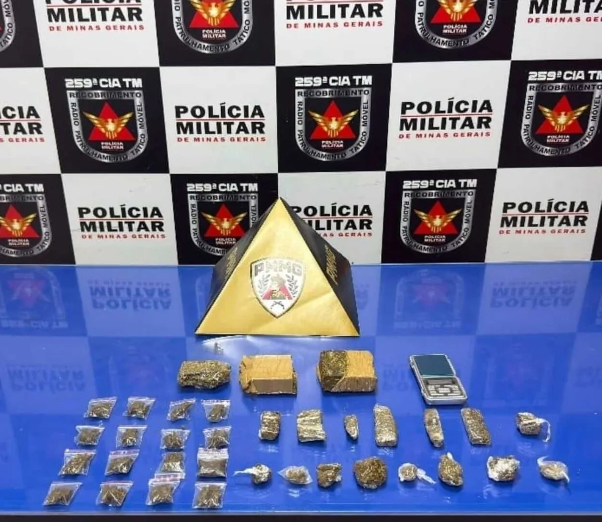 Homem é preso após jogar droga por cima de muro e negar envolvimento com o tráfico em Pirapora